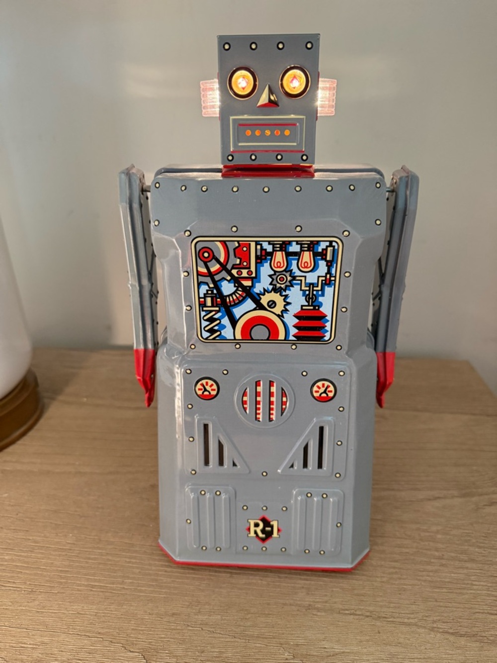 Robot  retro collectible toy in excellent cosmetic condition original box
